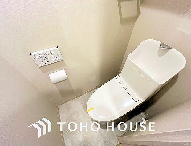 トイレには快適な温水洗浄便座付