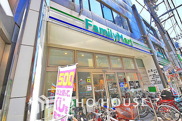 ファミリーマート 経堂駅前店　距離300ｍ