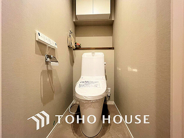 トイレには快適な温水洗浄便座付