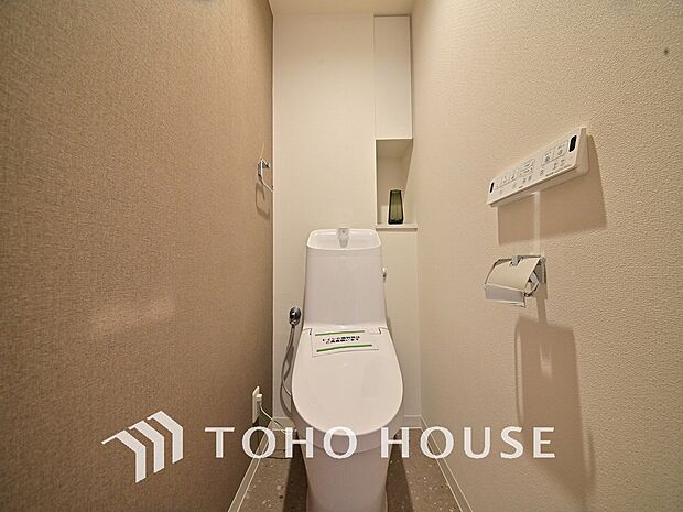 トイレには快適な温水洗浄便座付