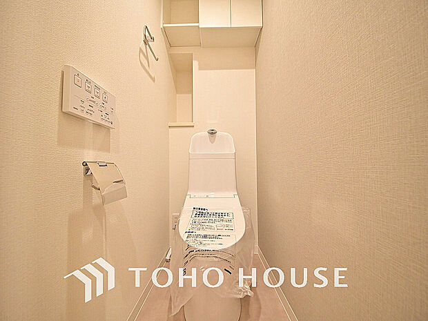 トイレには快適な温水洗浄便座付