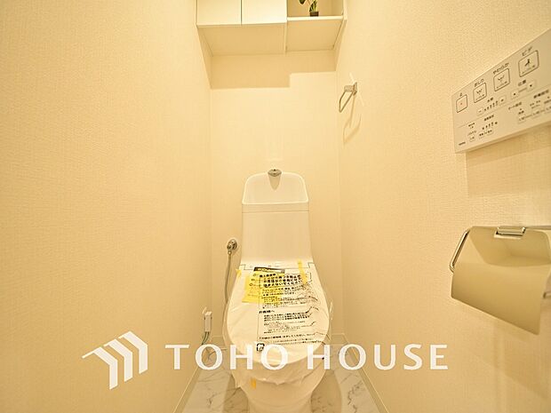 トイレには快適な温水洗浄便座付