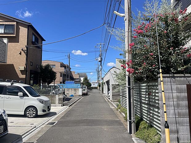 豊富なカースペース、自転車・バイク・車を複数台駐車可能です。