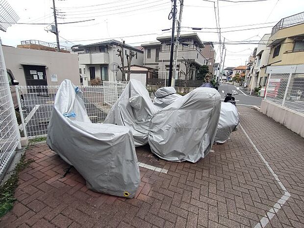 【バイク置き場】