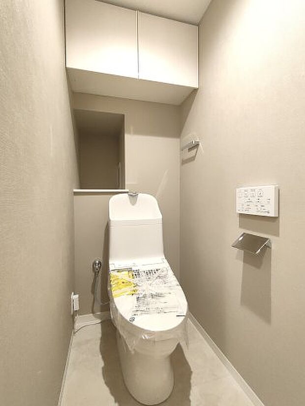 ・トイレ　白を基調とした清潔感のあるトイレ。ウォシュレットも付いてますので快適にご使用いただけます。