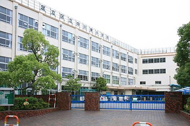 【小学校】足立区立中川東小学校まで325ｍ