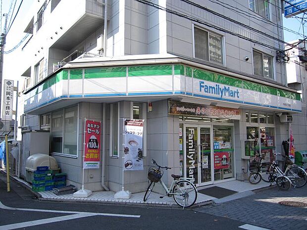 【コンビニエンスストア】ファミリーマート　大谷田三丁目店まで728ｍ