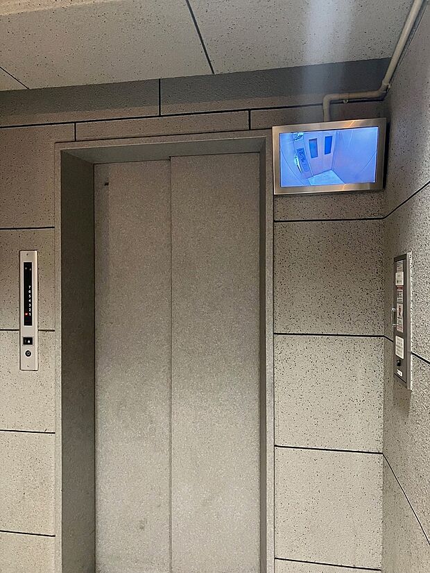防犯カメラが設置されているエレベーター