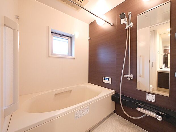 浴室暖房乾燥・オートバス機能を備えた低床ユニットバス（1418サイズ）