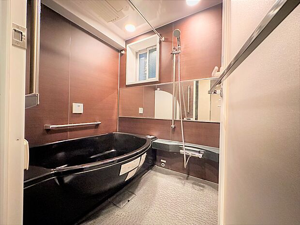 浴室はマイクロスチームミストサウナ機能と追焚、浴室暖房乾燥機がございます