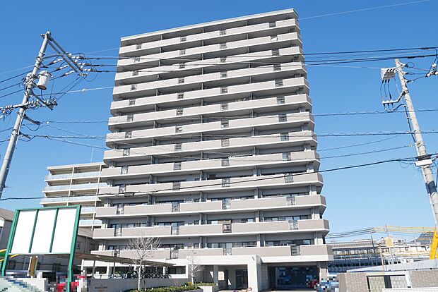 鉄骨鉄筋コンクリート造14階建、総戸数54戸のマンションです