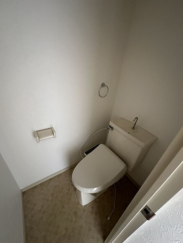 温水洗浄付き便座のトイレ