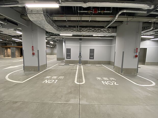 来客用駐車場（無償）とEV自動車受電スペース（有償）