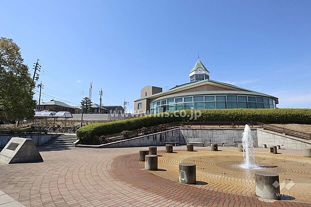 長久手市中央図書館の外観