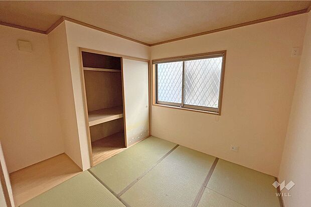 納戸は畳スペースとなっています。和室として使えば、客間やお子さんの遊び場にピッタリ！