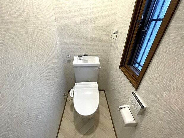 1階2階にそれぞれウォシュレット機能付トイレ