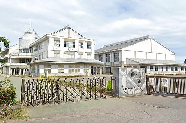 【小学校】桜川市立桃山学園まで1300ｍ