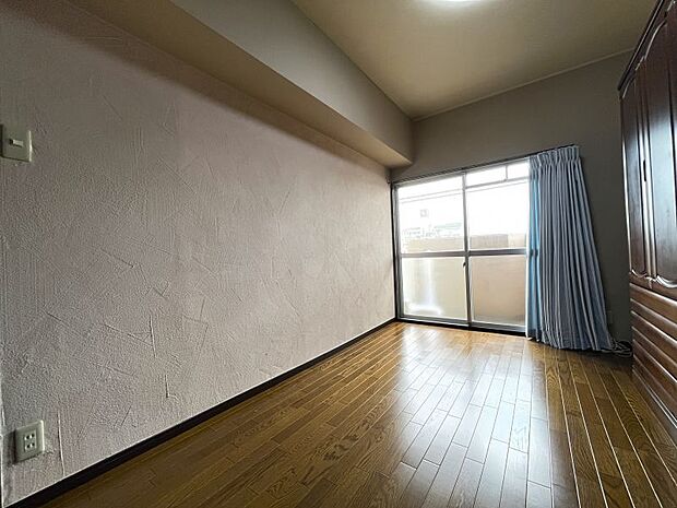 【洋室6.0帖】収納スペースがあり部屋を広く使えます。