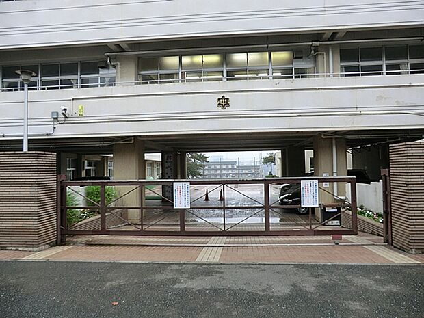 横浜市立浦島丘中学校　700ｍ