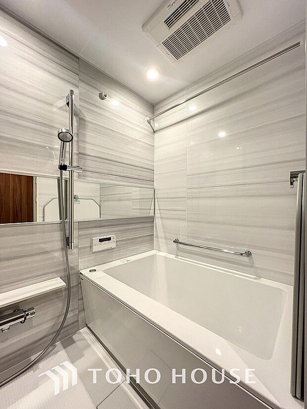 「リフォーム済・浴室」1日の疲れを癒す浴室には、天気に左右されずに洗濯物を乾かせる、浴室乾燥機・オートバス機能付きです。