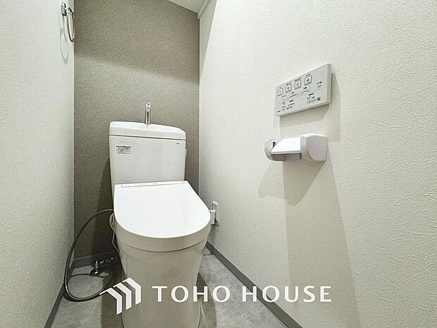 「リフォーム済・トイレ」トイレは快適な温水洗浄便座付です。