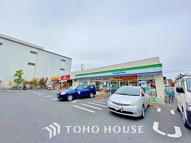 ファミリーマート 南篠崎町四丁目店まで約759m。