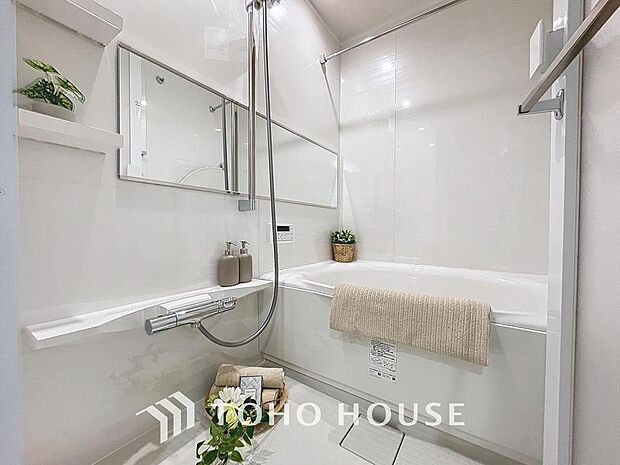 「リフォーム済・バスルーム。」一日の疲れをリフレッシュしてくれる、癒しの空間バスルームです。天気に左右されずに洗濯物を乾かせる、浴室乾燥機・オートバス機能付きです。