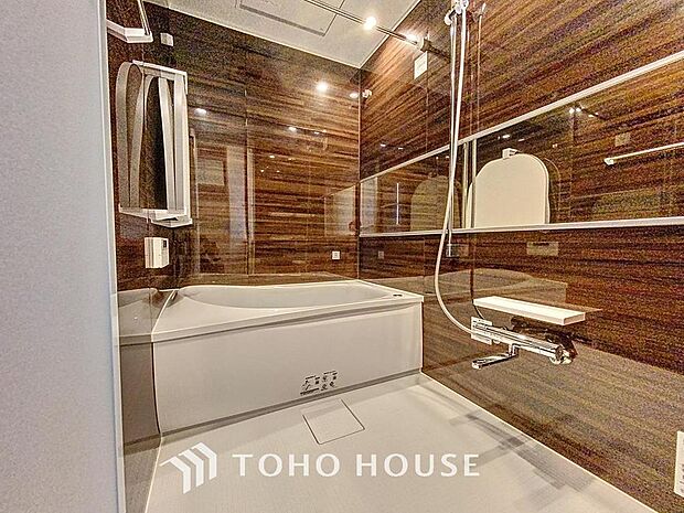 「一日の疲れをリフレッシュ。快適バスルーム。」癒しの空間バスルームです。天気に左右されずに洗濯物を乾かせる、浴室乾燥機・オートバス機能付きです。