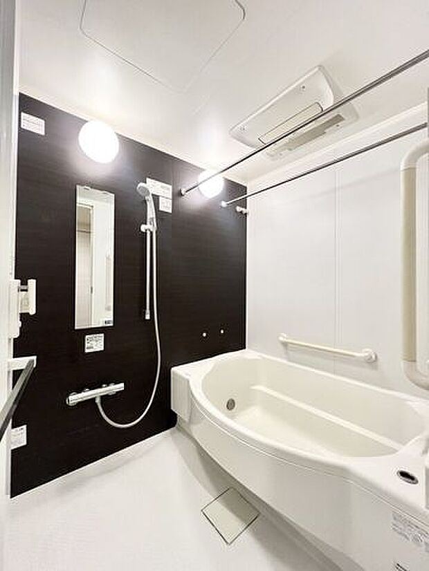 浴室1418サイズの広いタイプのユニットバスです♪綺麗に使用されており、まだまだ使えます♪