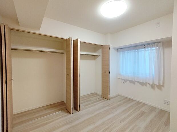 収納力のある明るいお部屋です