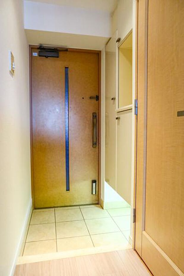 高いデザイン性を持つ玄関は、安らぎに満ちた生活空間を予感させてくれます。 