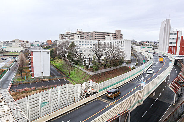 季節による景色の変化を日常の生活と共に感じてください。