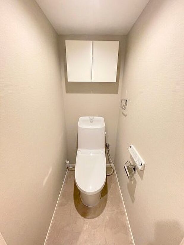 トイレは快適な温水洗浄便座付です