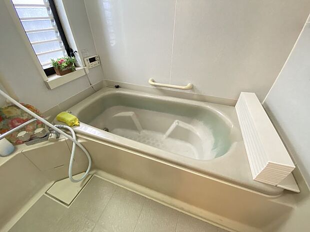 浴室換気乾燥機完備で冬場や雨の日の洗濯物を干すときに便利です。