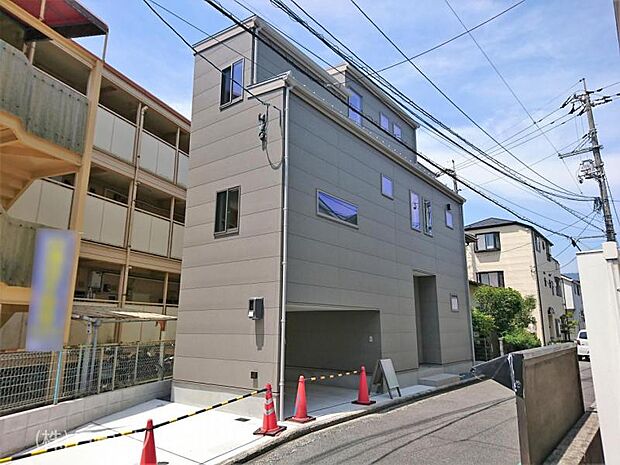 2階がリビングの都市型3階建てのお家!!