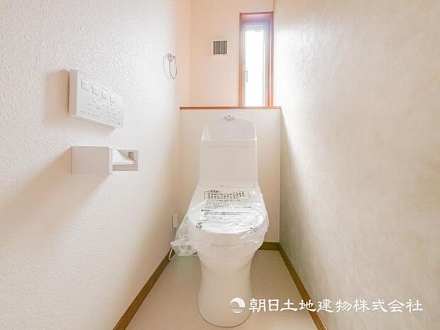 【トイレ】毎日使うからこそ、いつも清潔な状態が嬉しいです。　お掃除がしやすいようフチレスモデルです。