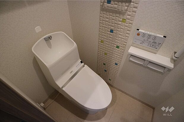 トイレです。ウォシュレット機能付きです。