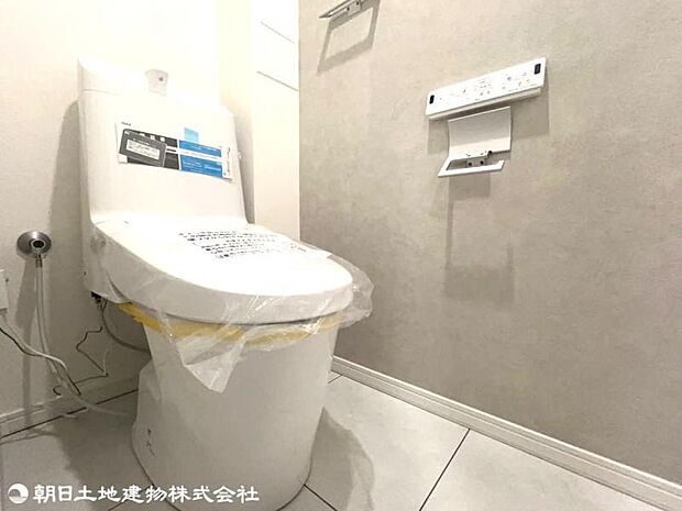 トイレには快適な温水清浄便座付。