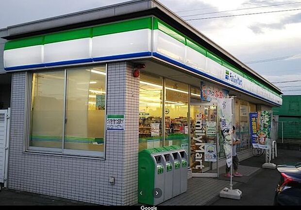 ファミリーマート新大治三本木店 810m