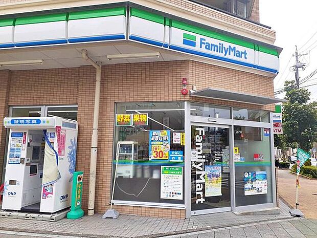 ファミリーマート熱田金山南店 1010m