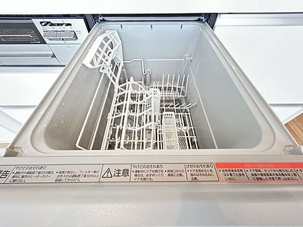 後片付けもラクラクな食器洗乾燥機付♪高温洗浄なので清潔で水道代も抑えられます。