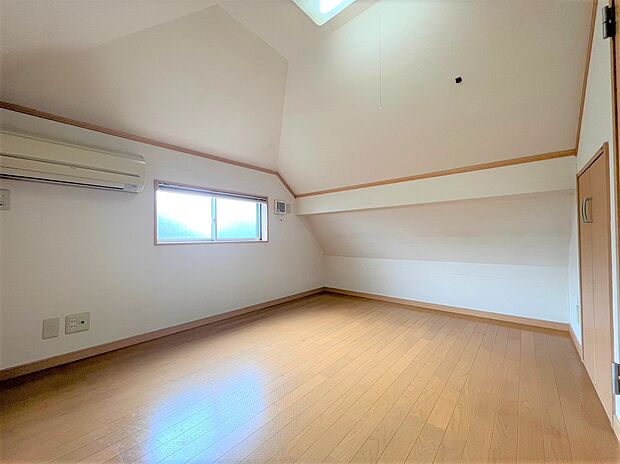 家具の配置のし易い室内です。趣味の部屋としても充分な広さを確保しております。（写真の一部にCG加工あり）