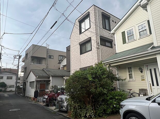 〜京王線「飛田給」駅徒歩2分の邸宅〜3階には広いバルコニーがあります。