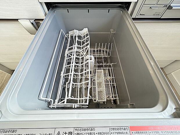 後片づけもラクラクな食器洗浄乾燥機付きです♪水道代も節約になります。
