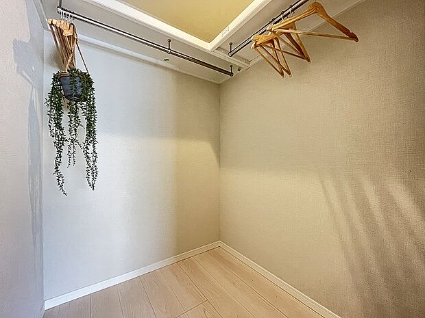 『すっきりとした空間を・・・』居室に大きなクローゼットを設けることにより、有効的な室内を造り上げております。
