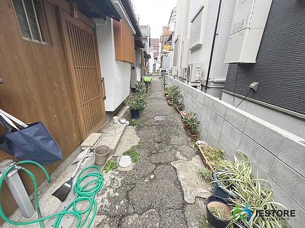 【浴室】ゆとりのある浴室ですよ☆お風呂場に窓もありますので、換気もしやすく清潔に保ちやすいですね♪