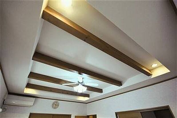 ■折り上げ天井と化粧梁がステキなリビングです！