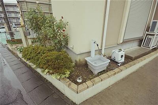 ■お庭に立水栓もあるのでお花や草木への水やりもラクラク♪