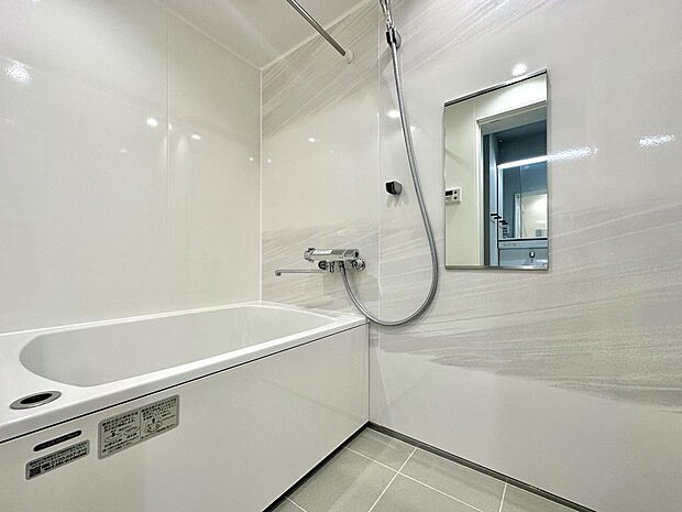 バスルームも新調されています。オートバス・浴室乾燥暖房機が完備されています。