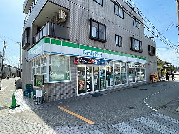 【コンビニエンスストア】ファミリーマートわくなみや小橋店まで404ｍ